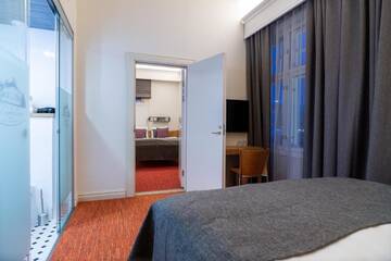 Фото номера Стандартный номер с кроватью размера &quot;queen-size&quot; Отель De Gamlas Hem Hotel &amp; Restaurant г. Оулу 2