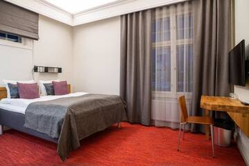 Фото номера Стандартный номер с кроватью размера &quot;queen-size&quot; Отель De Gamlas Hem Hotel &amp; Restaurant г. Оулу 11